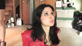 Бабы берут друг друга в заложницы