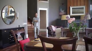 Молодую блондинку надо учить подчинению